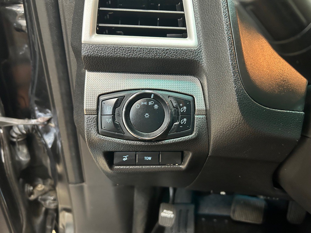 2015 Ford Explorer Image 16