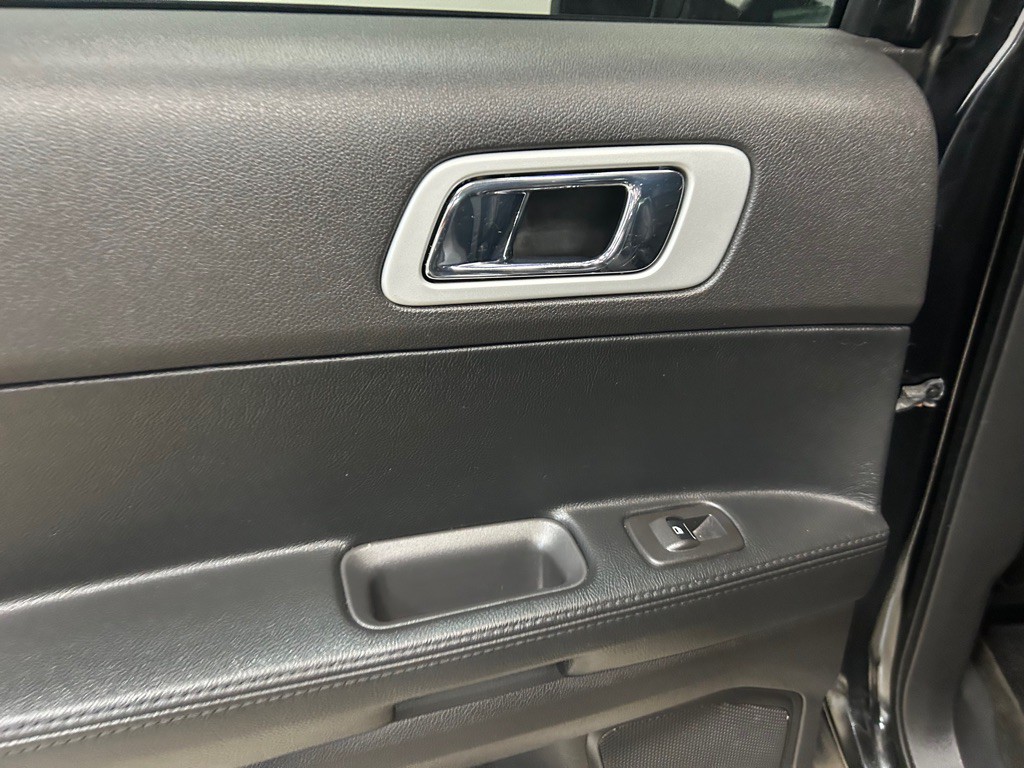2015 Ford Explorer Image 38