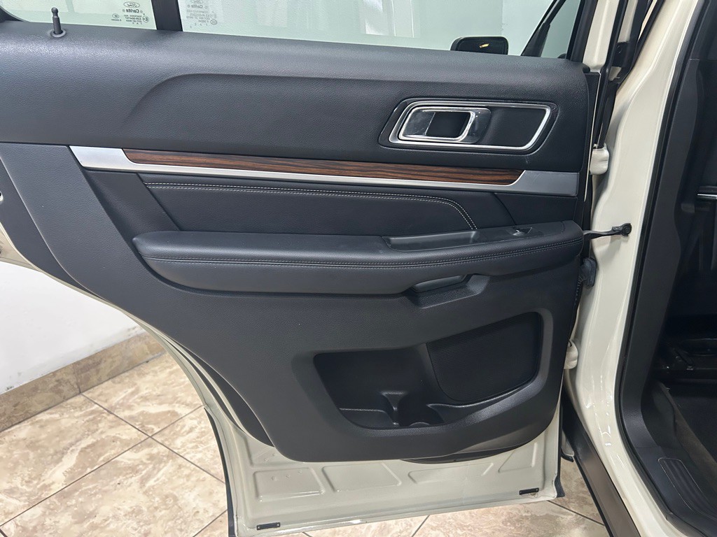 2018 Ford Explorer Image 38
