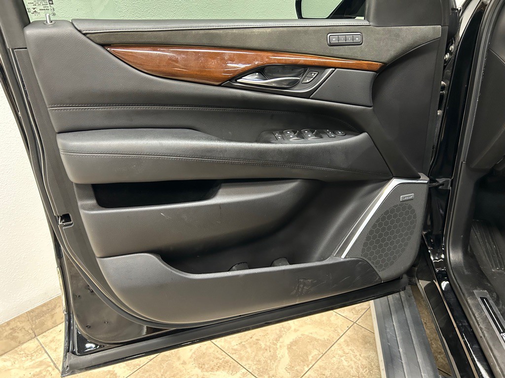2019 Cadillac Escalade Image 13