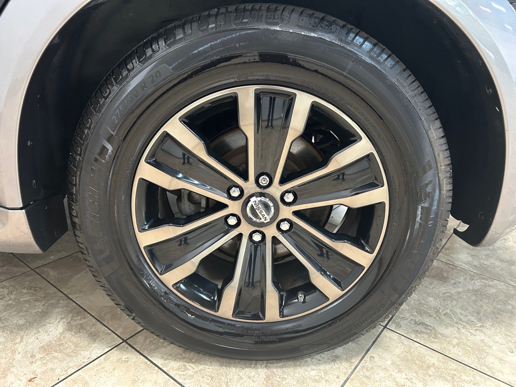 2017 Nissan Armada Image 12