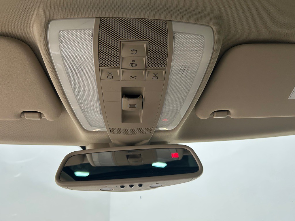 2012 Mercedes-Benz E-Class Image 24
