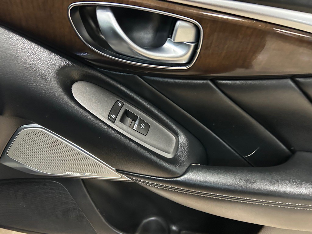 2017 INFINITI Q50 Image 31