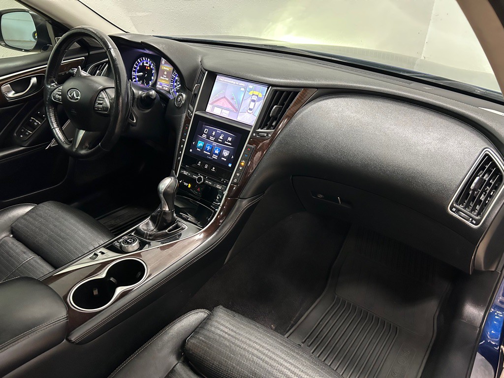 2017 INFINITI Q50 Image 32