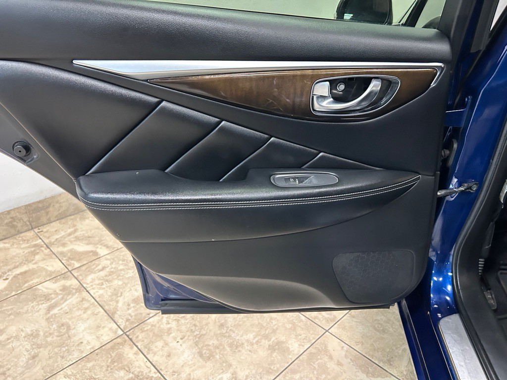 2017 INFINITI Q50 Image 35