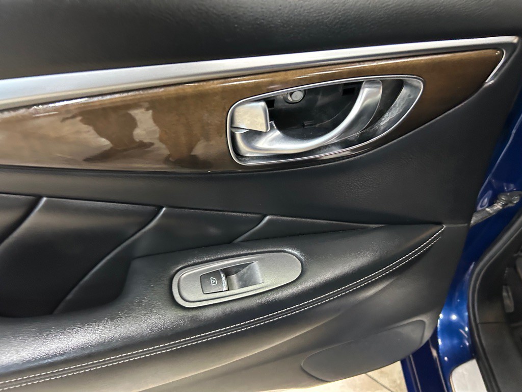 2017 INFINITI Q50 Image 36