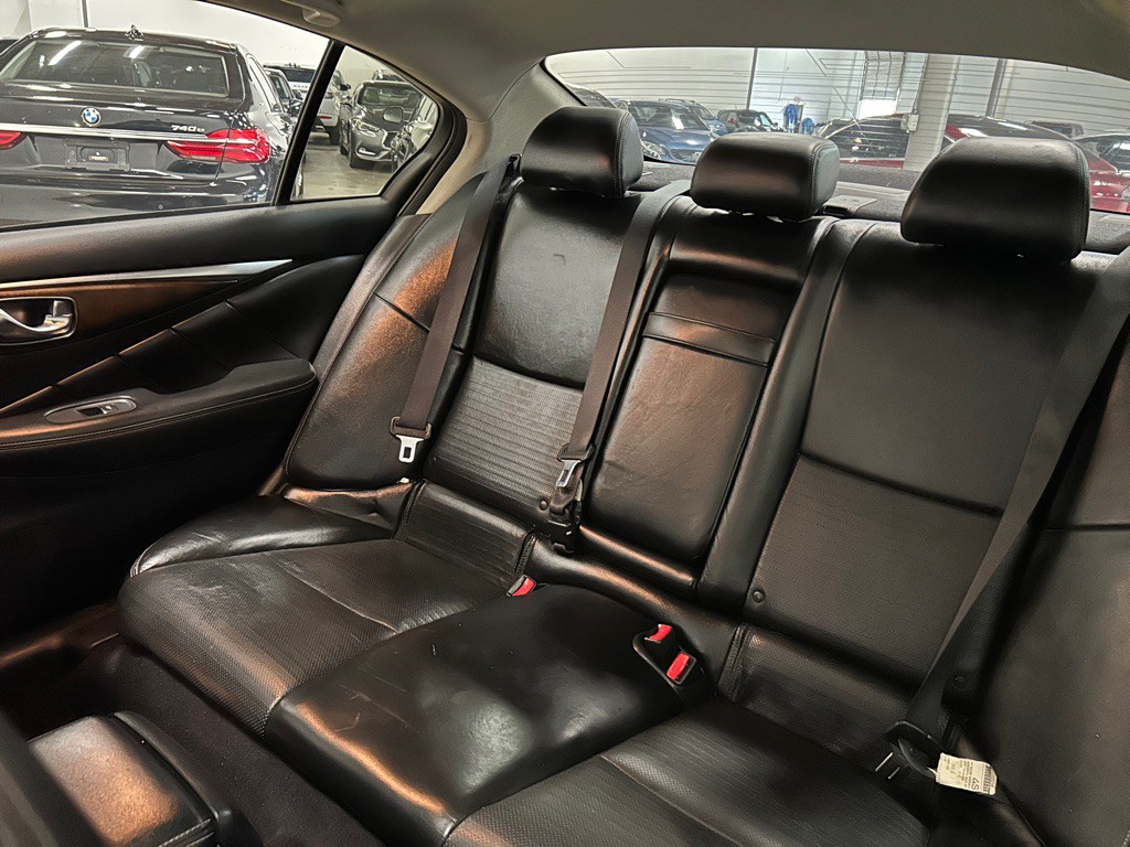 2017 INFINITI Q50 Image 38