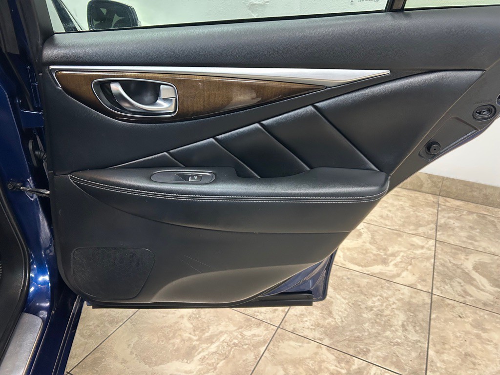 2017 INFINITI Q50 Image 39