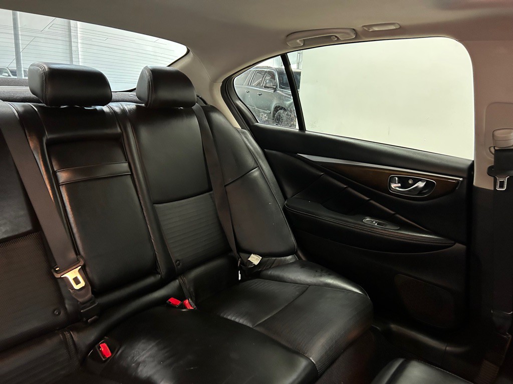 2017 INFINITI Q50 Image 42