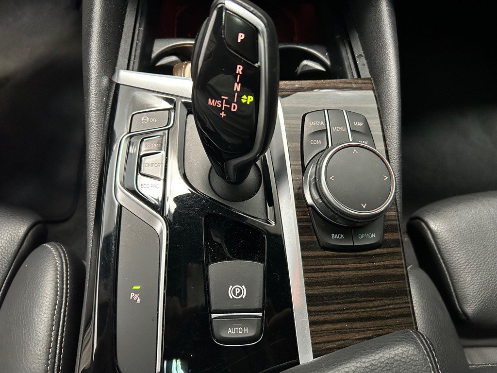 2018 BMW 5 Series Image 25