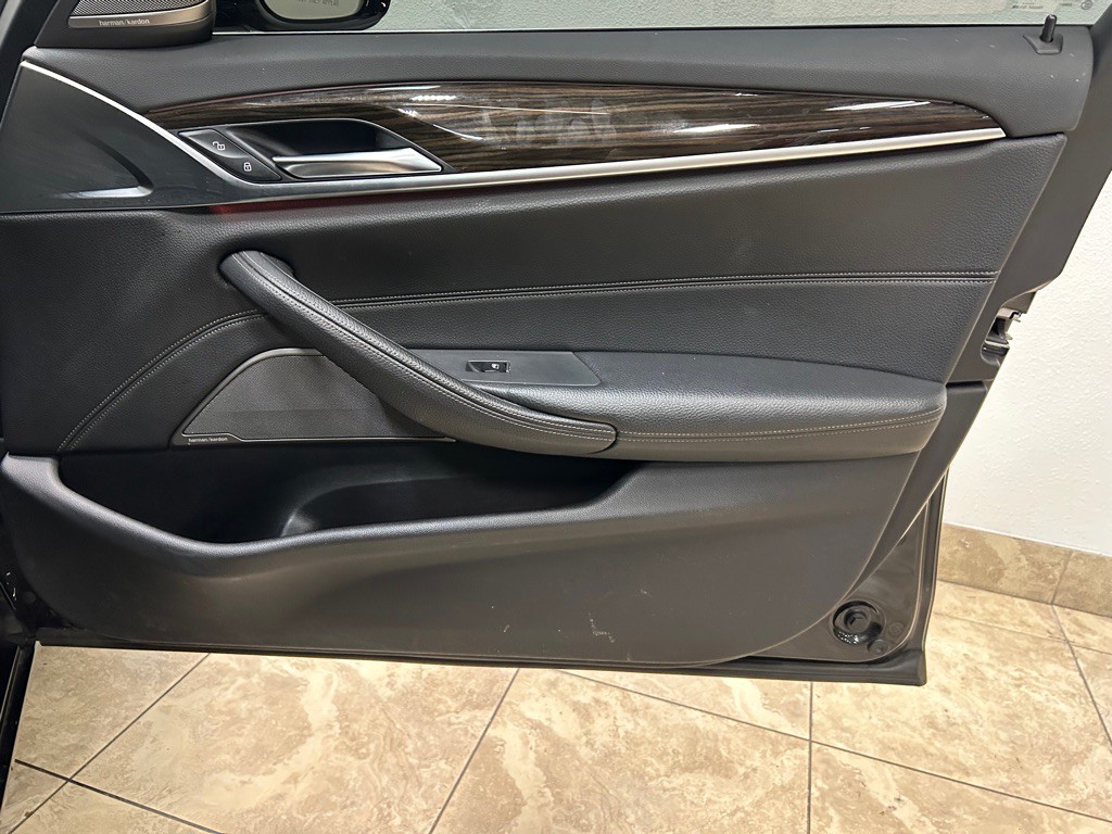 2018 BMW 5 Series Image 29