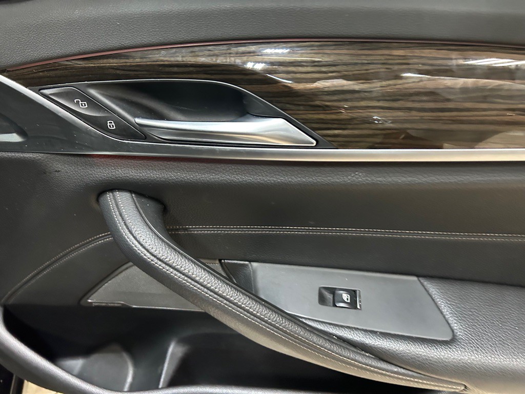 2018 BMW 5 Series Image 30