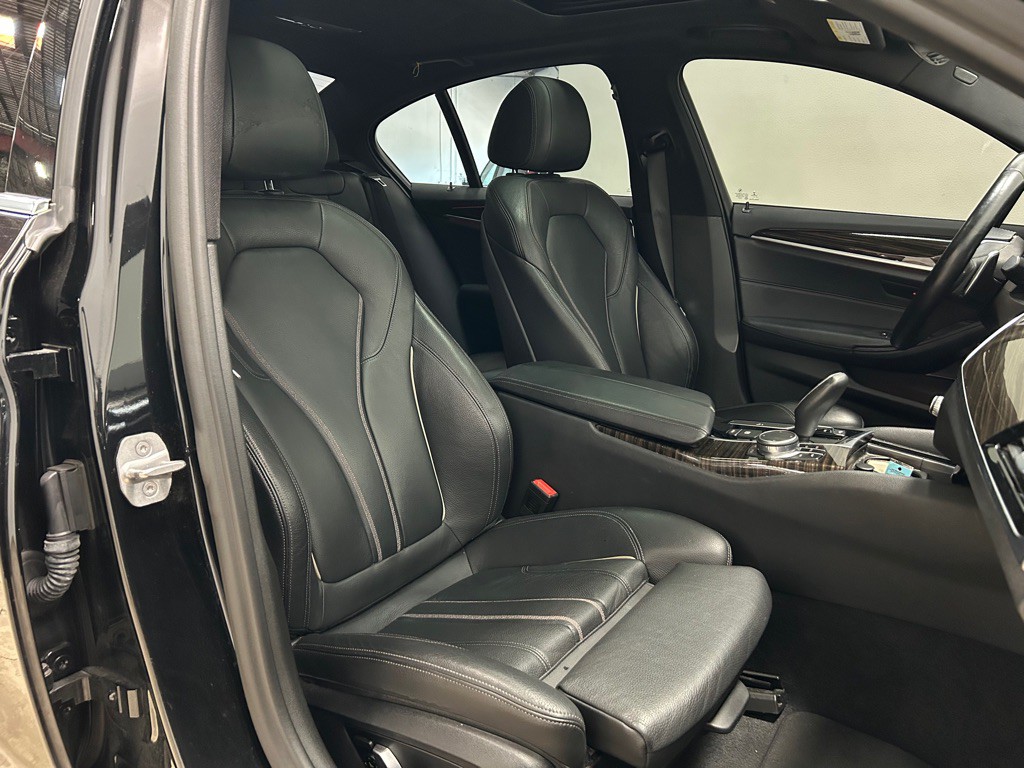 2018 BMW 5 Series Image 32
