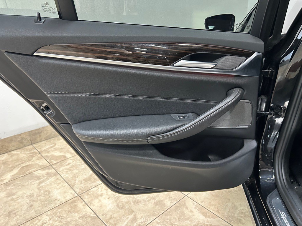 2018 BMW 5 Series Image 34