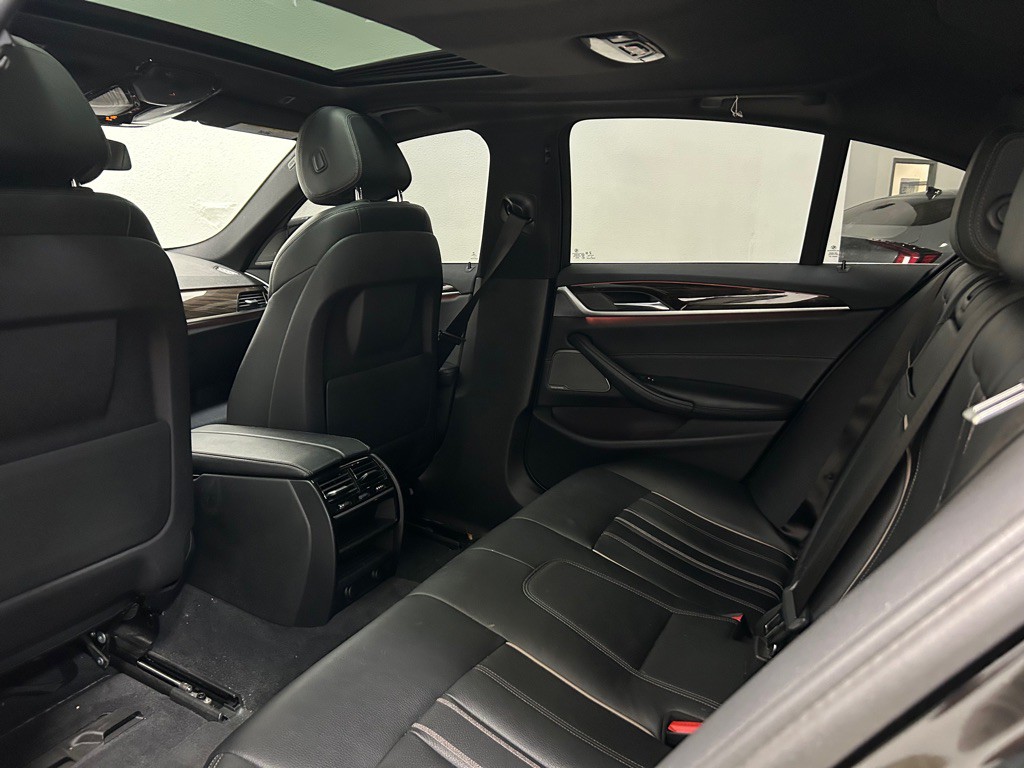 2018 BMW 5 Series Image 36