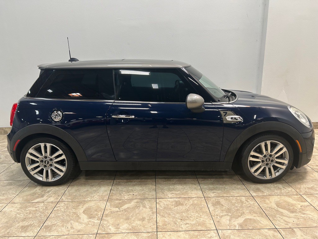 2017 MINI Cooper Image 6