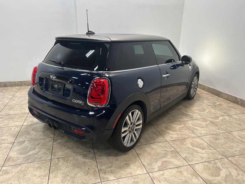 2017 MINI Cooper Image 7
