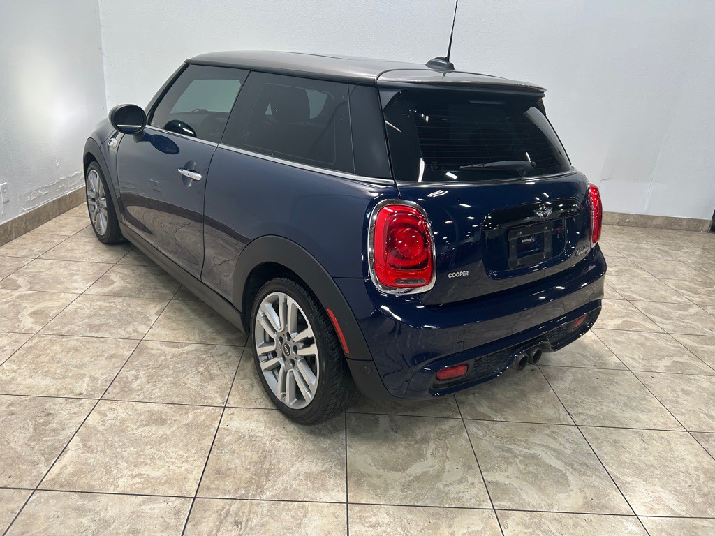 2017 MINI Cooper Image 9