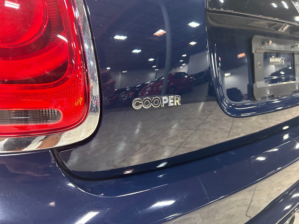 2017 MINI Cooper Image 10