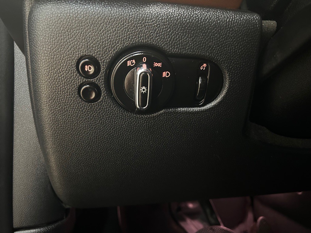 2017 MINI Cooper Image 19