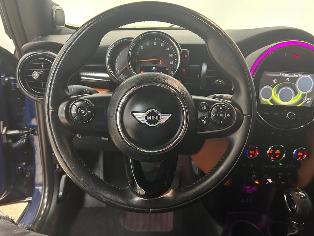 2017 MINI Cooper Image 21