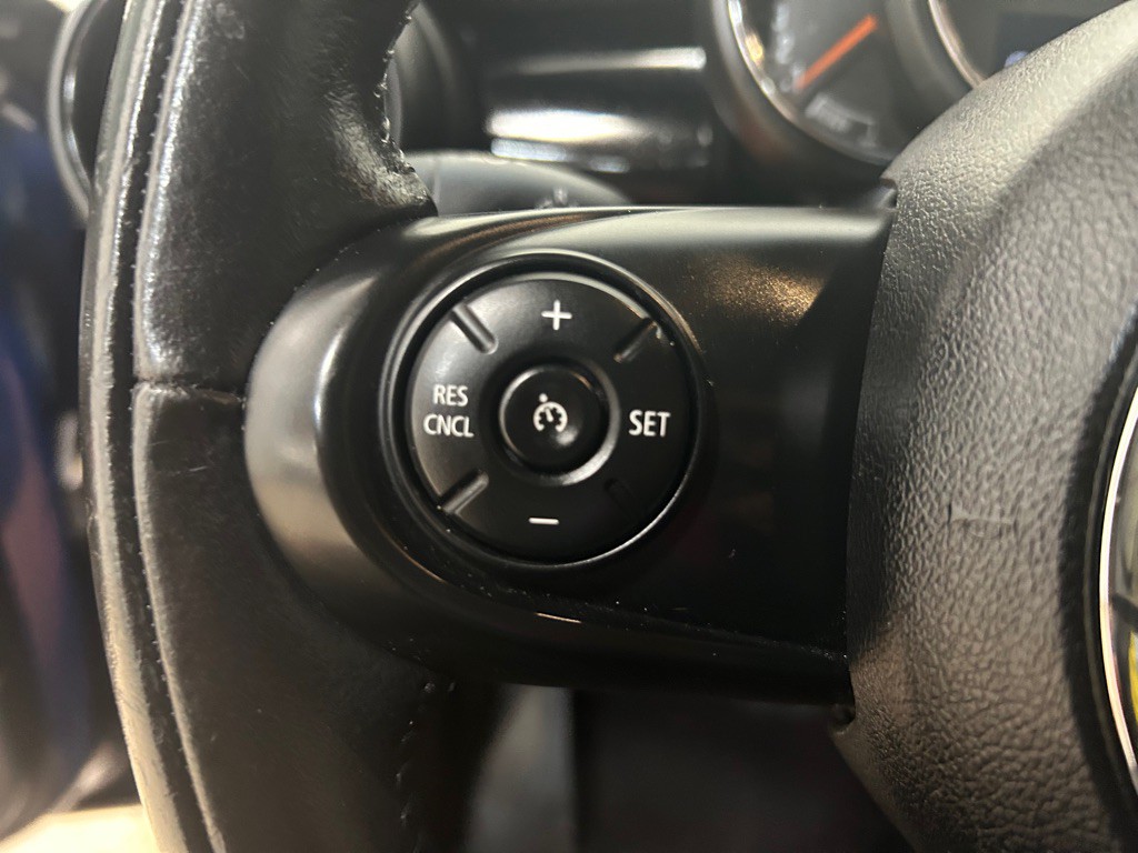 2017 MINI Cooper Image 22