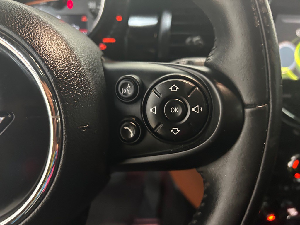 2017 MINI Cooper Image 23
