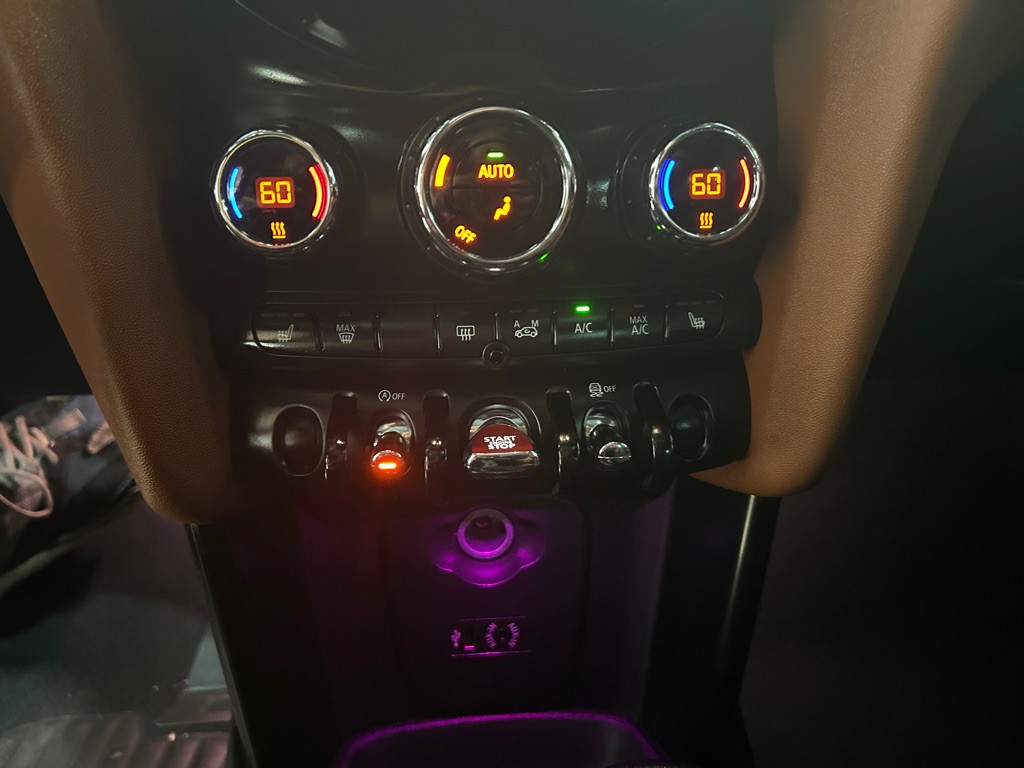 2017 MINI Cooper Image 24