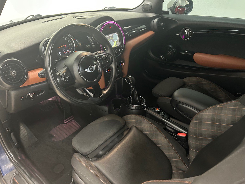 2017 MINI Cooper Image 25
