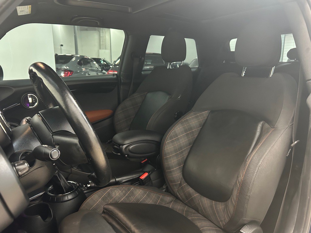 2017 MINI Cooper Image 26