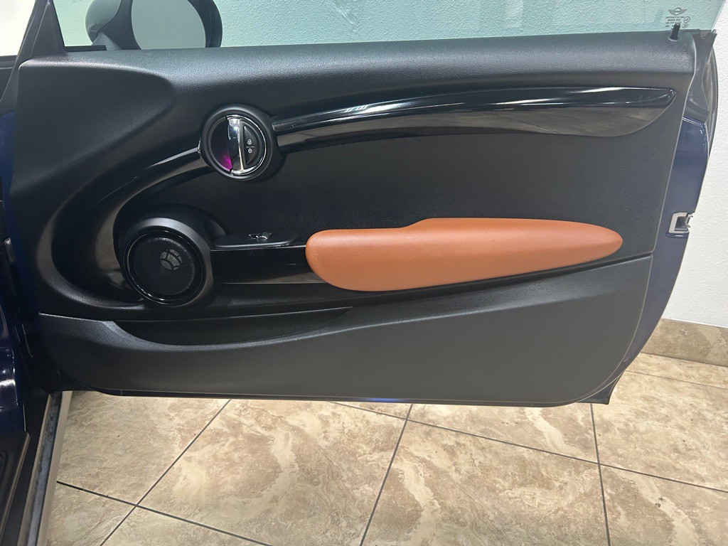 2017 MINI Cooper Image 27