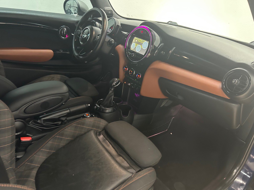 2017 MINI Cooper Image 29
