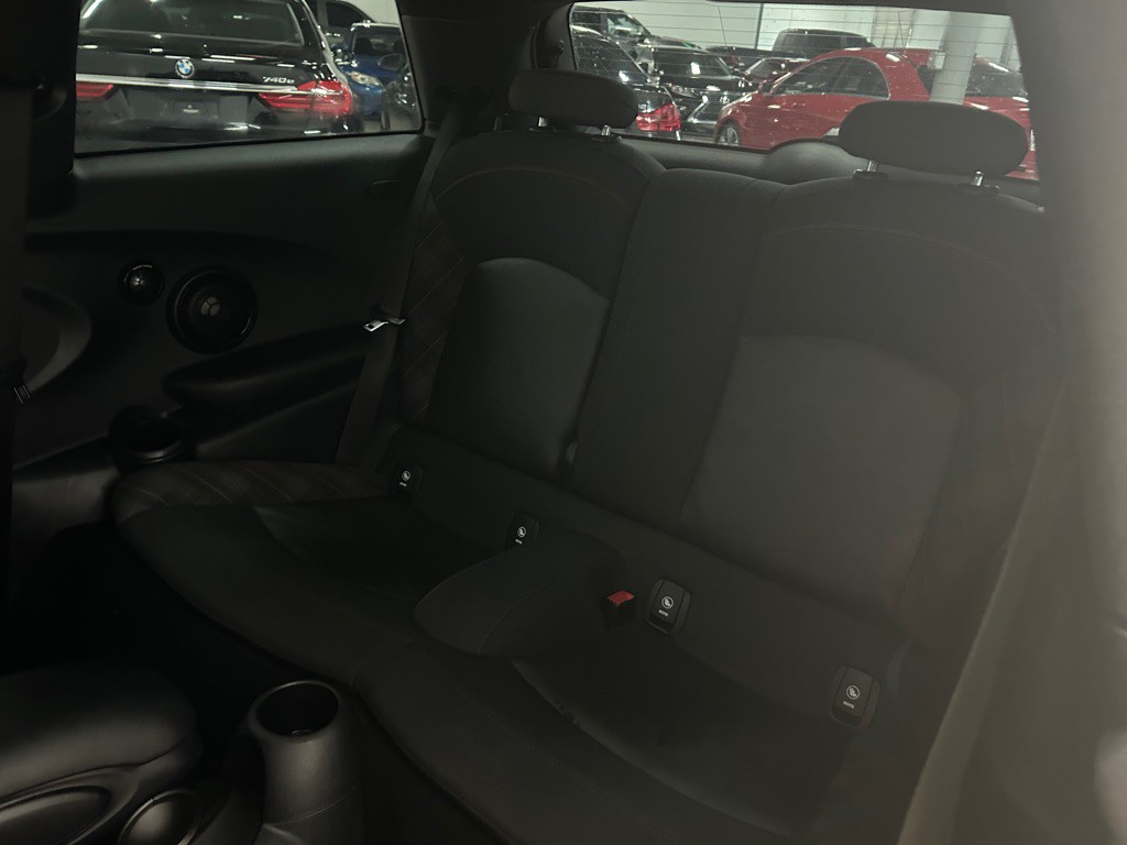 2017 MINI Cooper Image 33