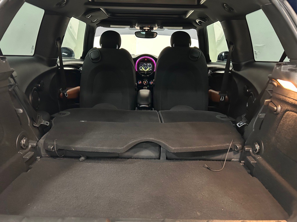 2017 MINI Cooper Image 34