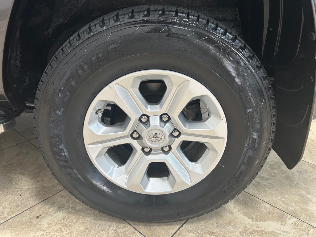 2016 Toyota 4Runner Image 10