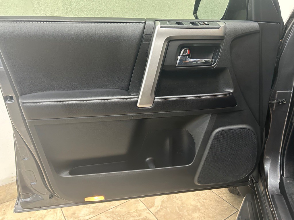 2016 Toyota 4Runner Image 16