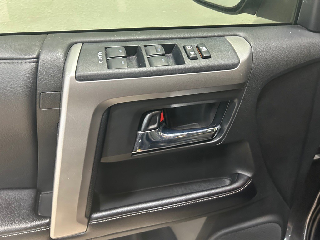 2016 Toyota 4Runner Image 17