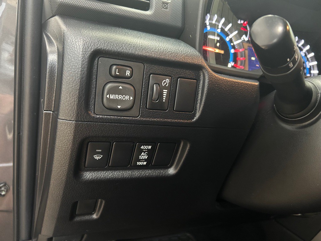 2016 Toyota 4Runner Image 18