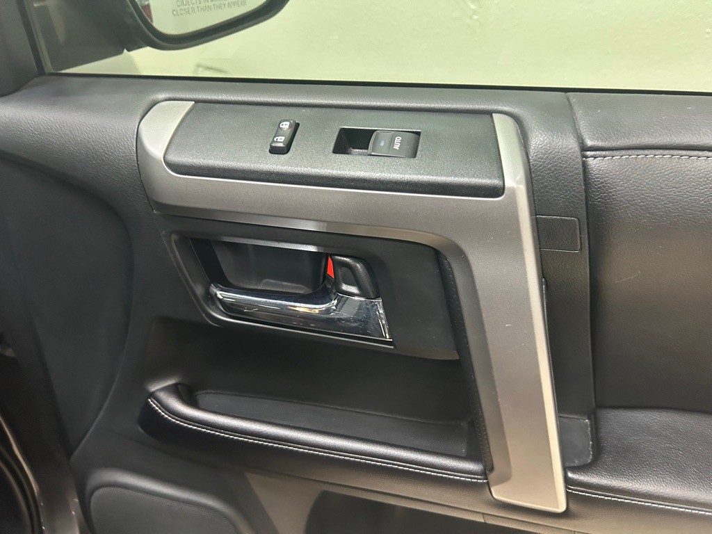 2016 Toyota 4Runner Image 31