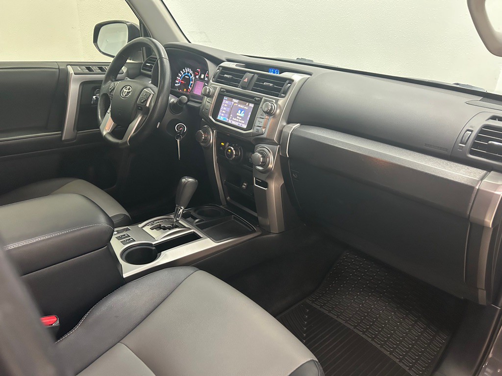2016 Toyota 4Runner Image 32