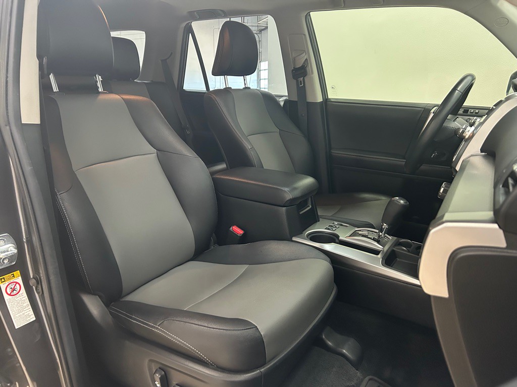 2016 Toyota 4Runner Image 33