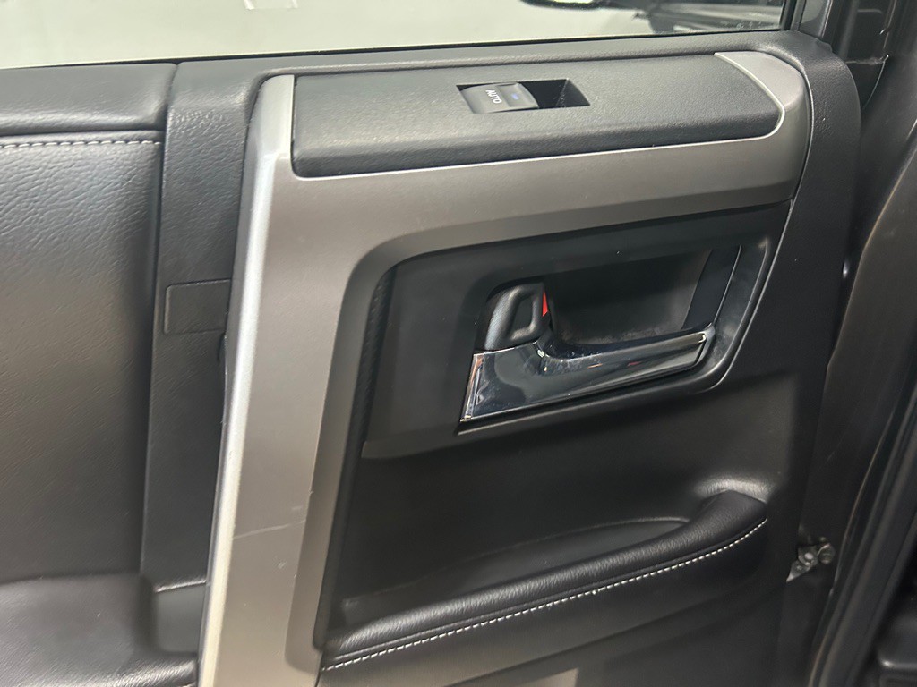 2016 Toyota 4Runner Image 36