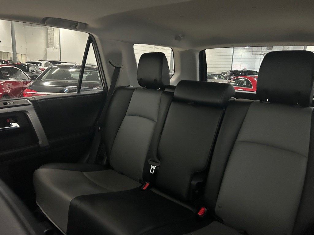 2016 Toyota 4Runner Image 38