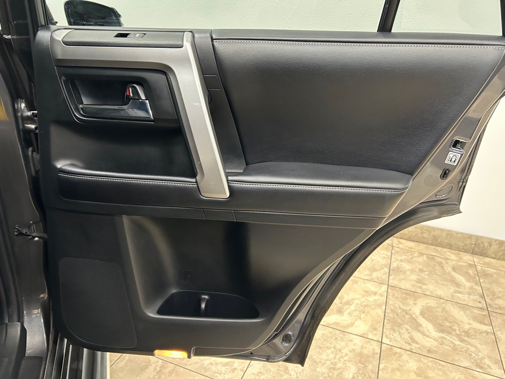 2016 Toyota 4Runner Image 39