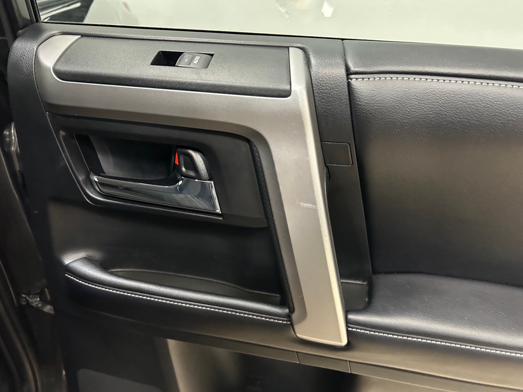 2016 Toyota 4Runner Image 40