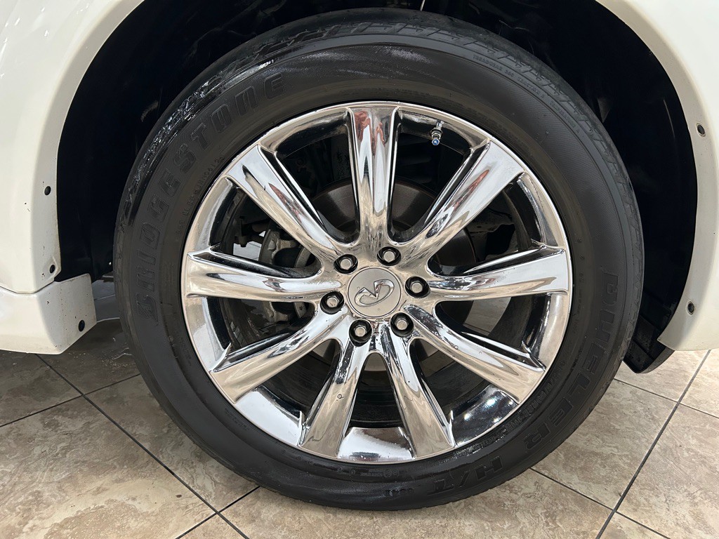 2014 INFINITI QX80 Image 12