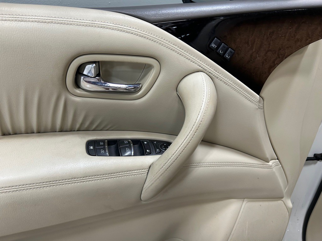 2014 INFINITI QX80 Image 17