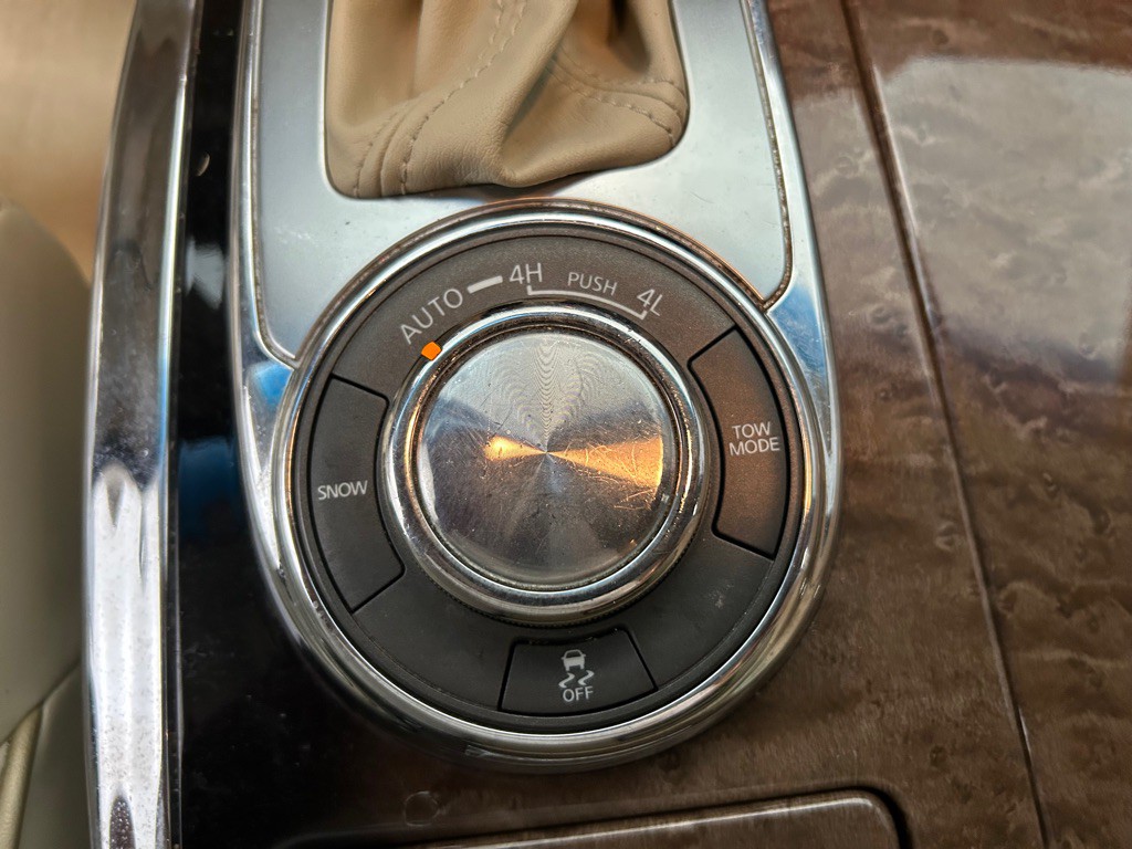 2014 INFINITI QX80 Image 23