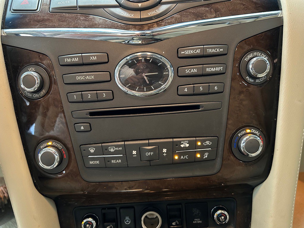2014 INFINITI QX80 Image 26