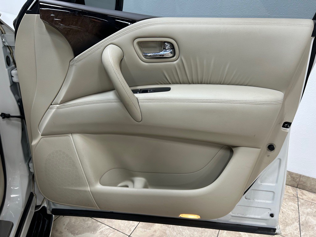 2014 INFINITI QX80 Image 31